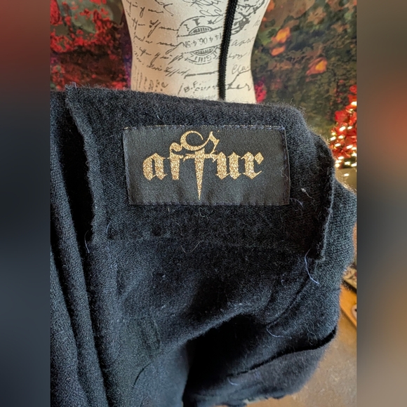 Icelandic Design (Aftur) 100% Cashmere Sweater (Black, M). - Picture 10 of 12